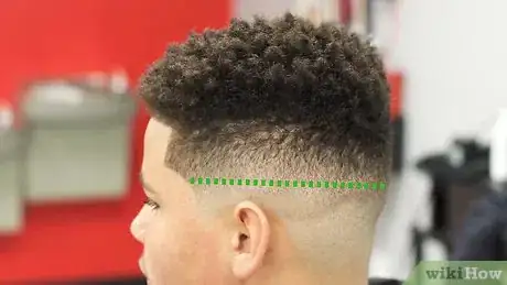 Imagen titulada Give a "Fade" Haircut to Males Step 6